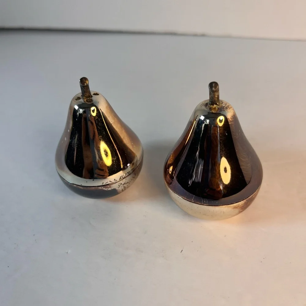 Silver Plate Pear Shaped Salt and Pepper Shakers Stems Heavy Vintage Classic.‎